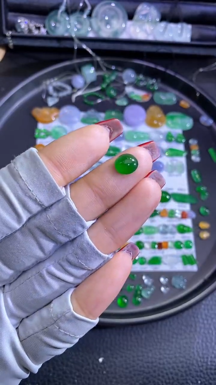 未镶嵌挂件翡翠蛋面