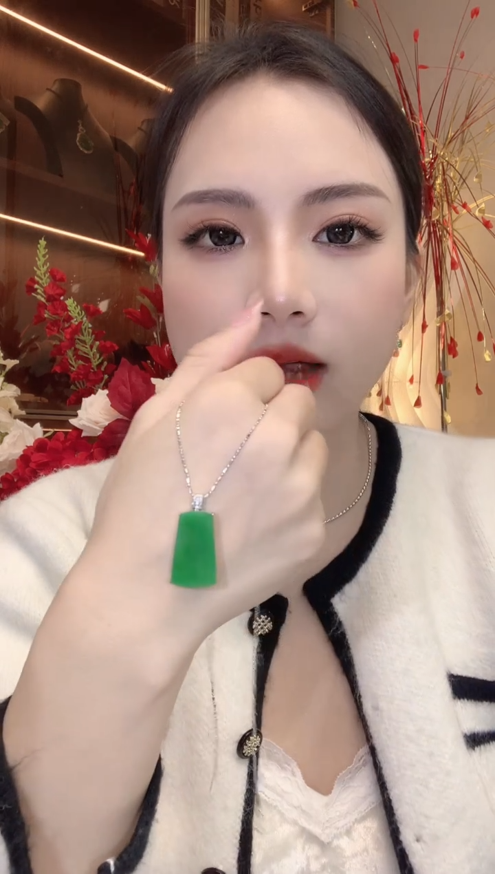 【闪购商品】翡翠吊坠(不含链)18K金镶嵌A40