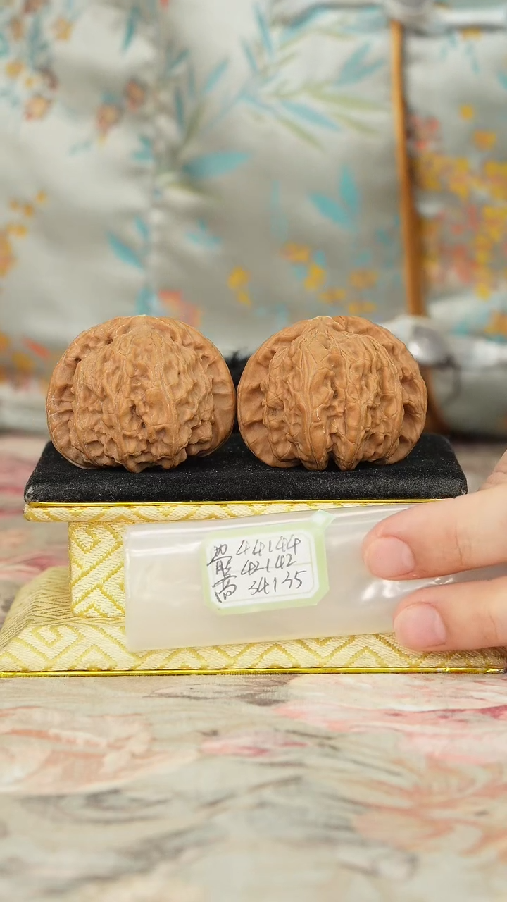 【闪购商品】文玩核桃把件白狮子