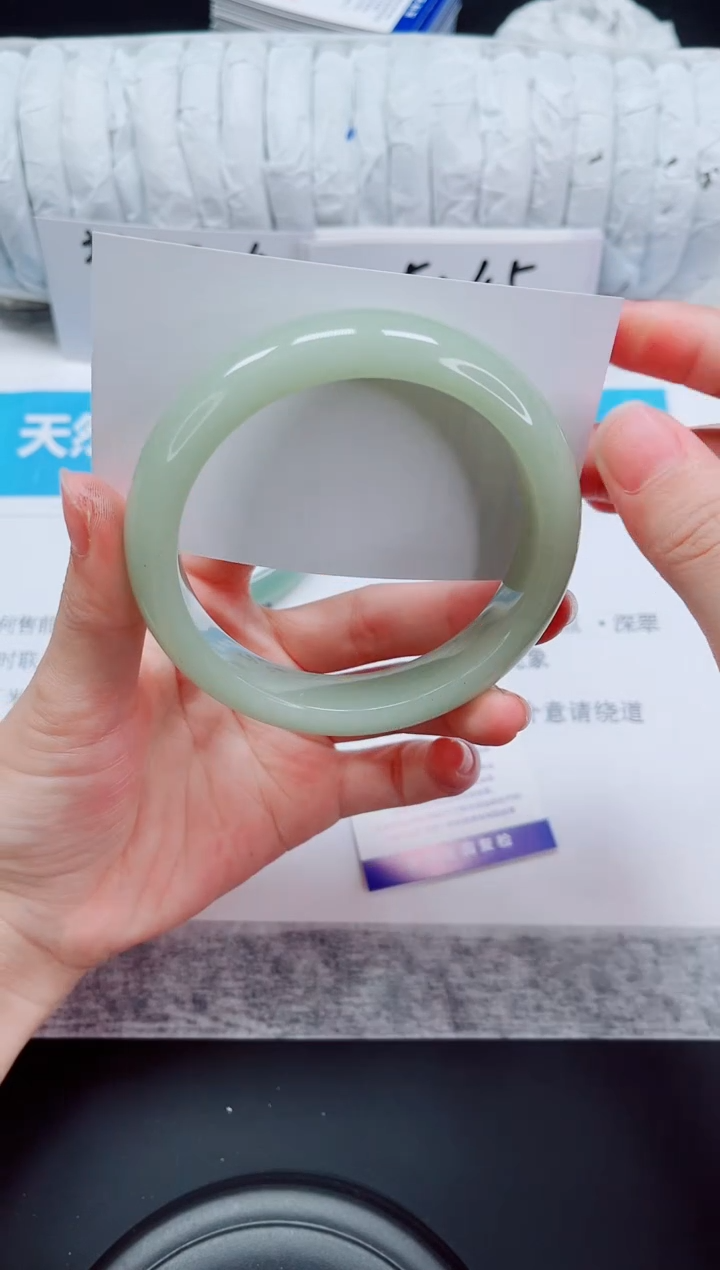 石英质玉手镯未镶嵌178-62