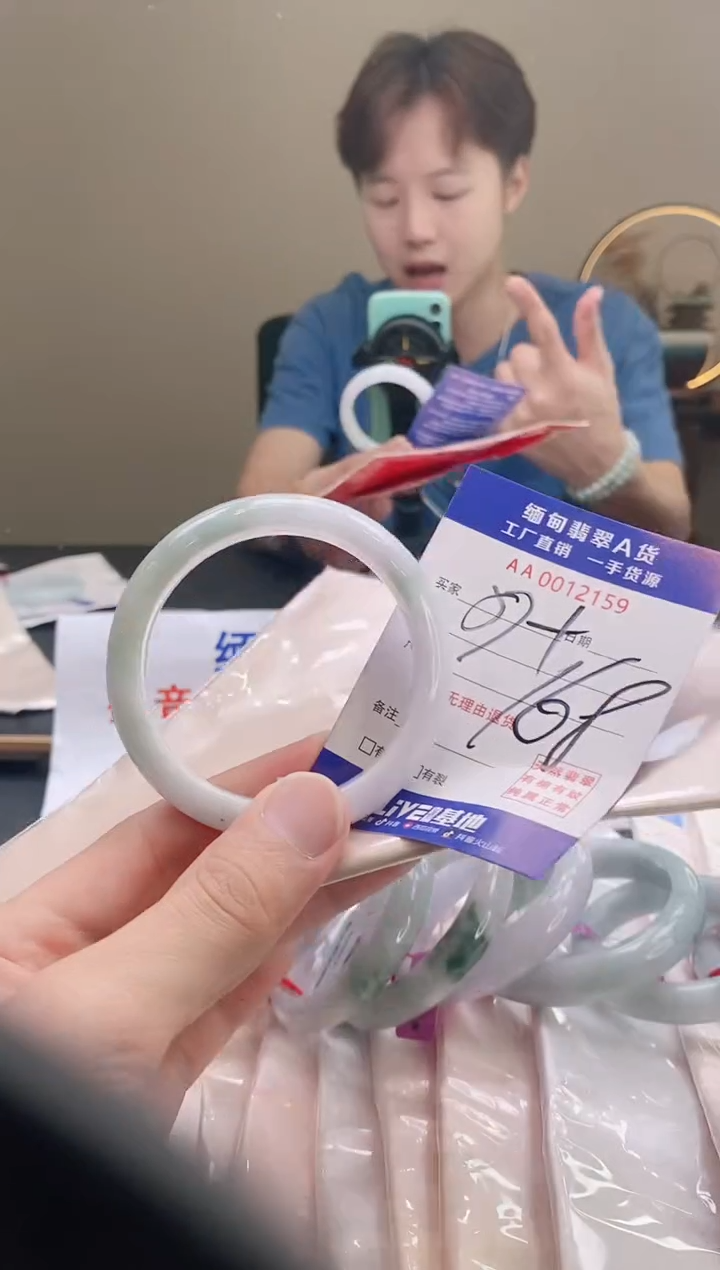 翡翠手镯未镶嵌57+