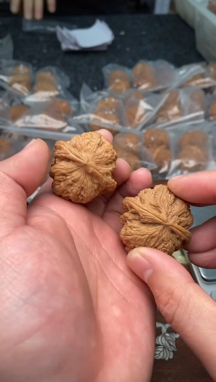 【闪购商品】文玩核桃把件G107号37尺粗筋