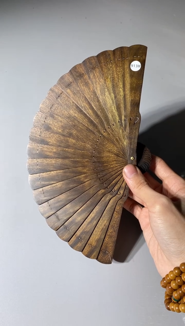 【闪购商品】金丝楠木雕913号15cm金丝楠木小叶桢楠扇子