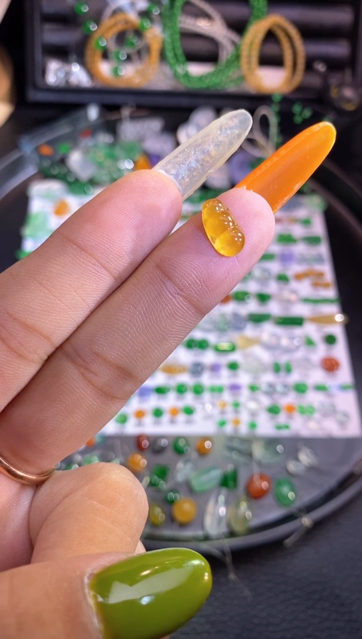翡翠挂件未镶嵌豆子