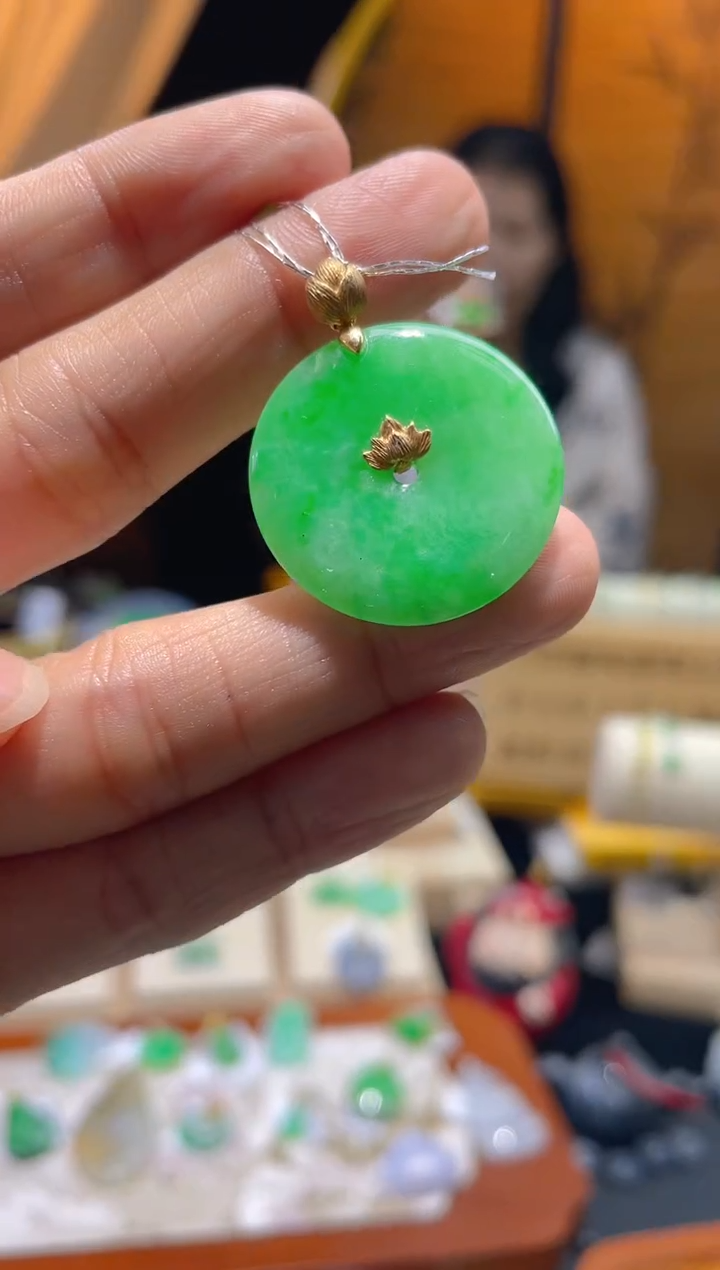 【闪购商品】翡翠颈饰18K金镶嵌假一赔三