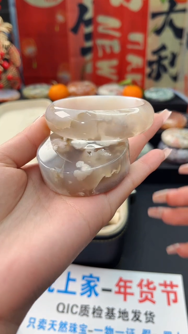 【闪购商品】石英质玉手镯未镶嵌赠送镯心（53圈口）无证书