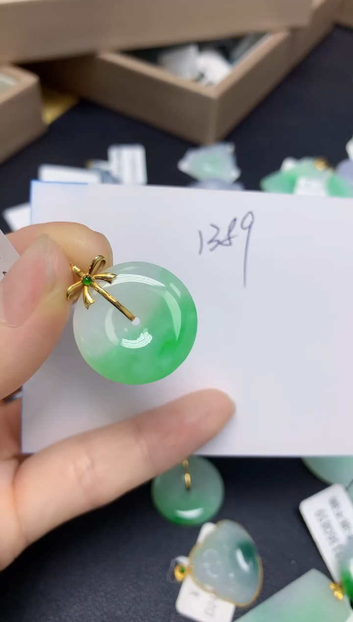 【闪购商品】翡翠18K金镶嵌挂件天然翡翠A货