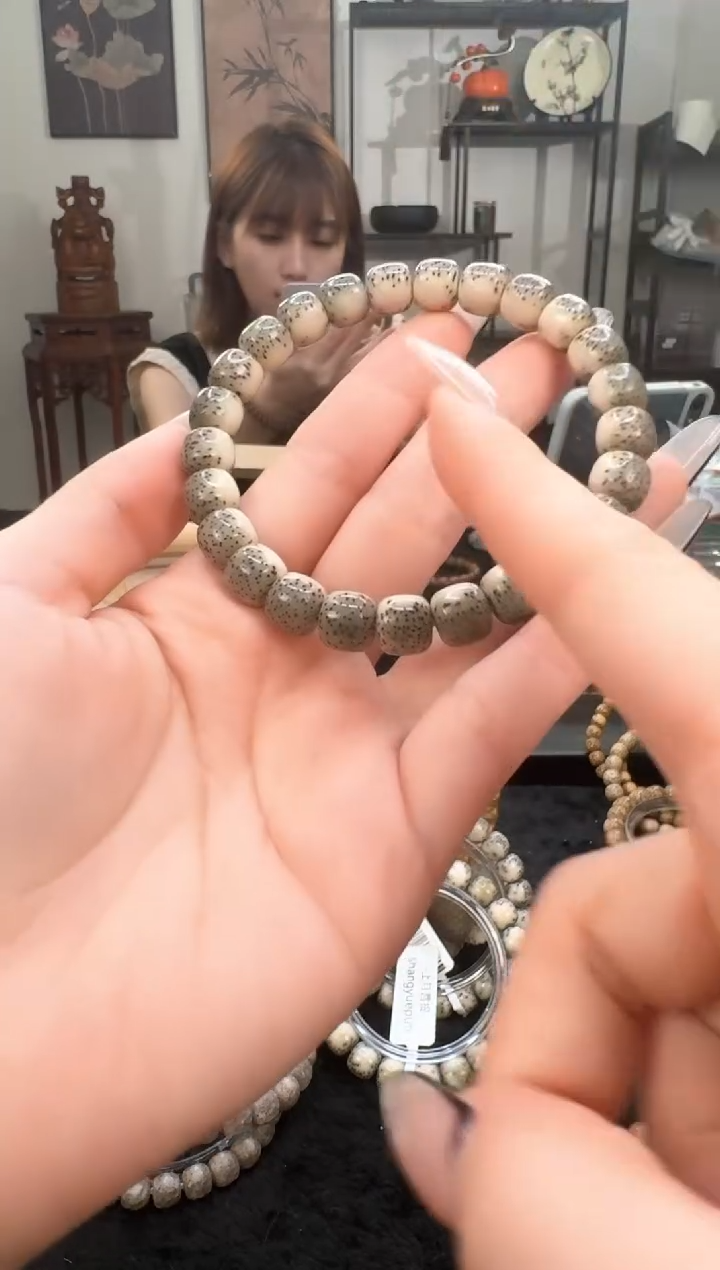星月菩提手串Q18单圈手串9X8 D0