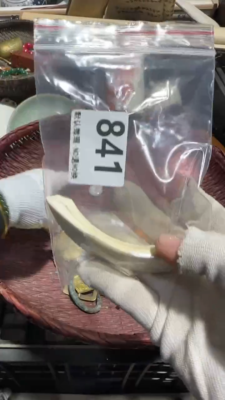 无非金属大*车亿容工艺品841