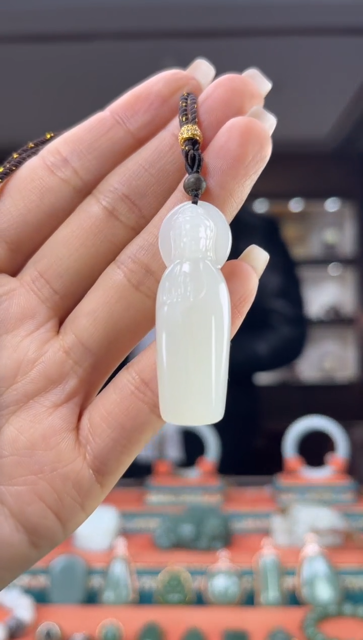 颈饰未镶嵌和田玉佩佩