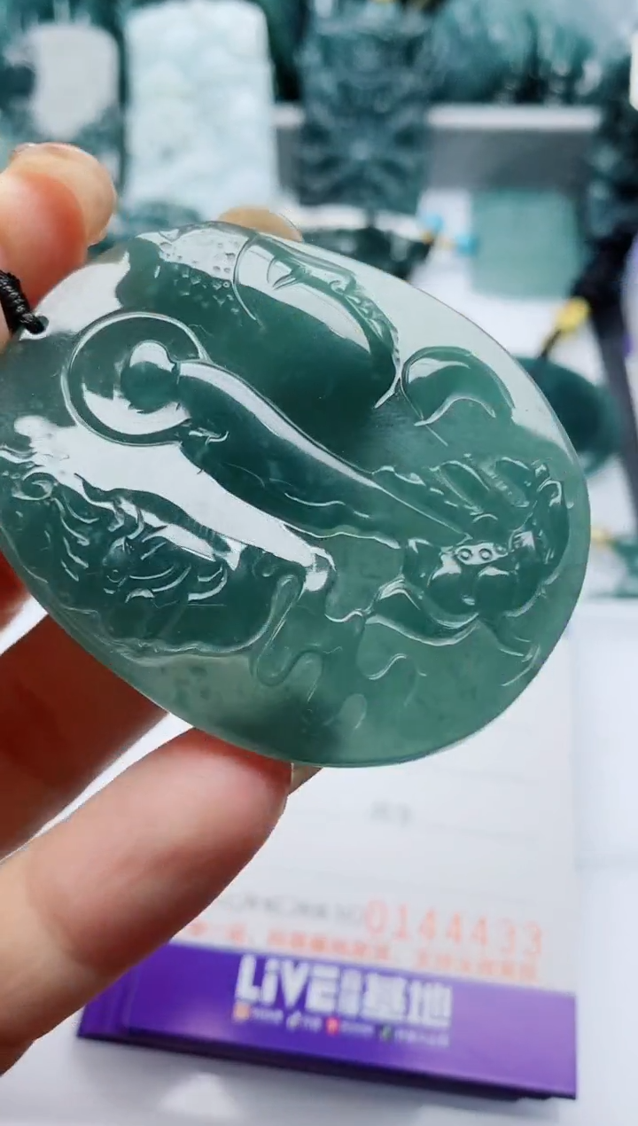 颈饰未镶嵌翡翠         