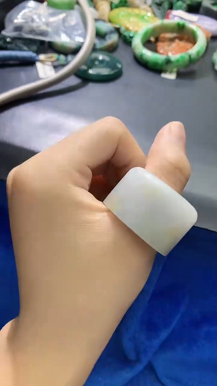 颈饰未镶嵌翡翠天然缅甸a货翡翠23