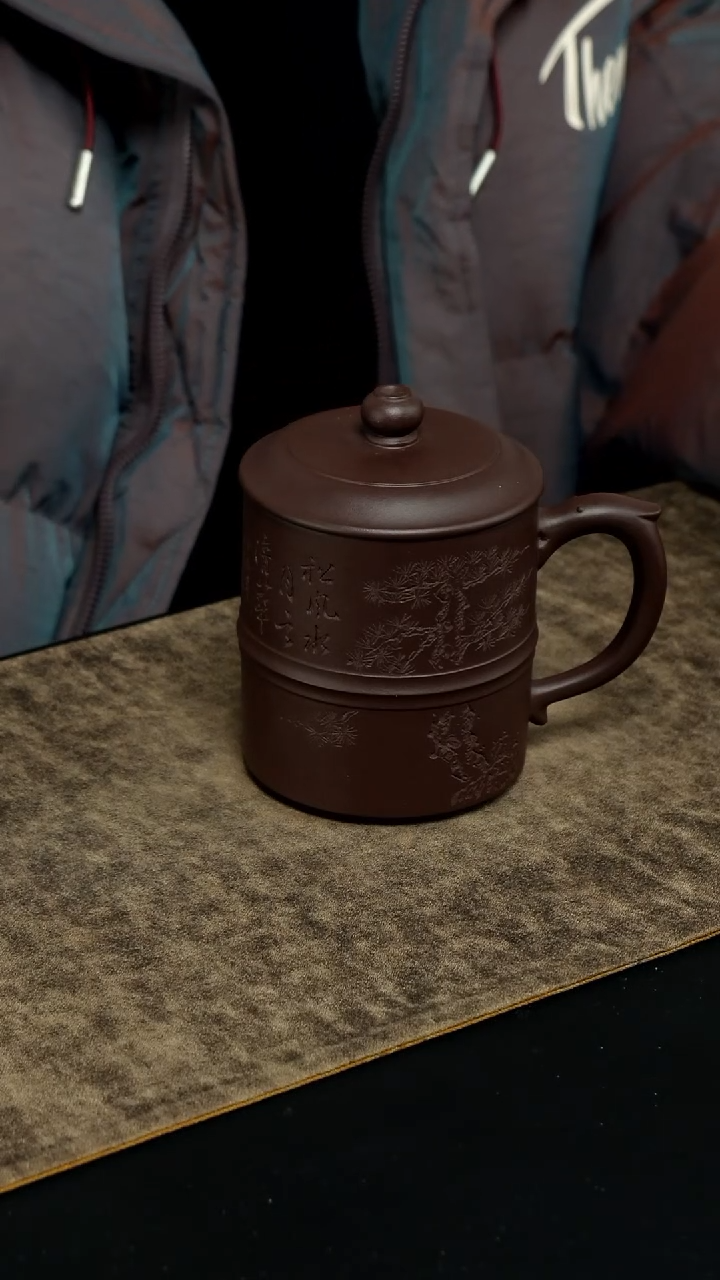 【闪购商品】紫砂茶杯深井老紫泥 刻绘松枝款腰带高盖杯