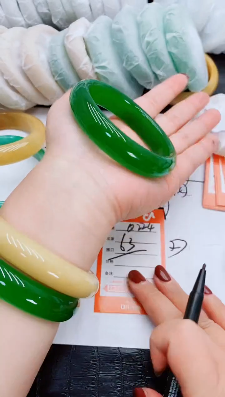 【闪购商品】石英质玉手镯合金Q224-63-