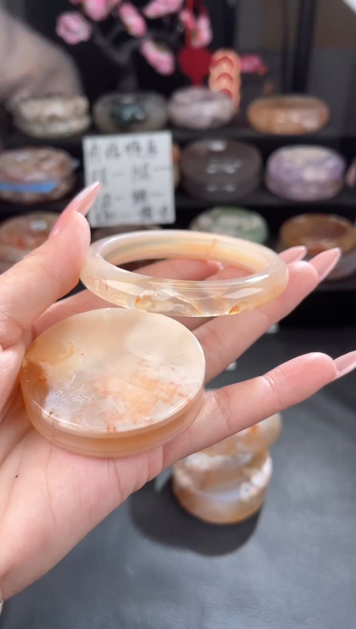 【闪购商品】石英质玉手镯未镶嵌56