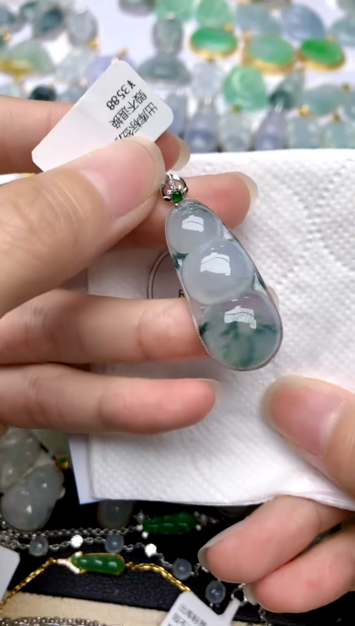 颈饰18K金镶嵌翡翠天然A货翡翠