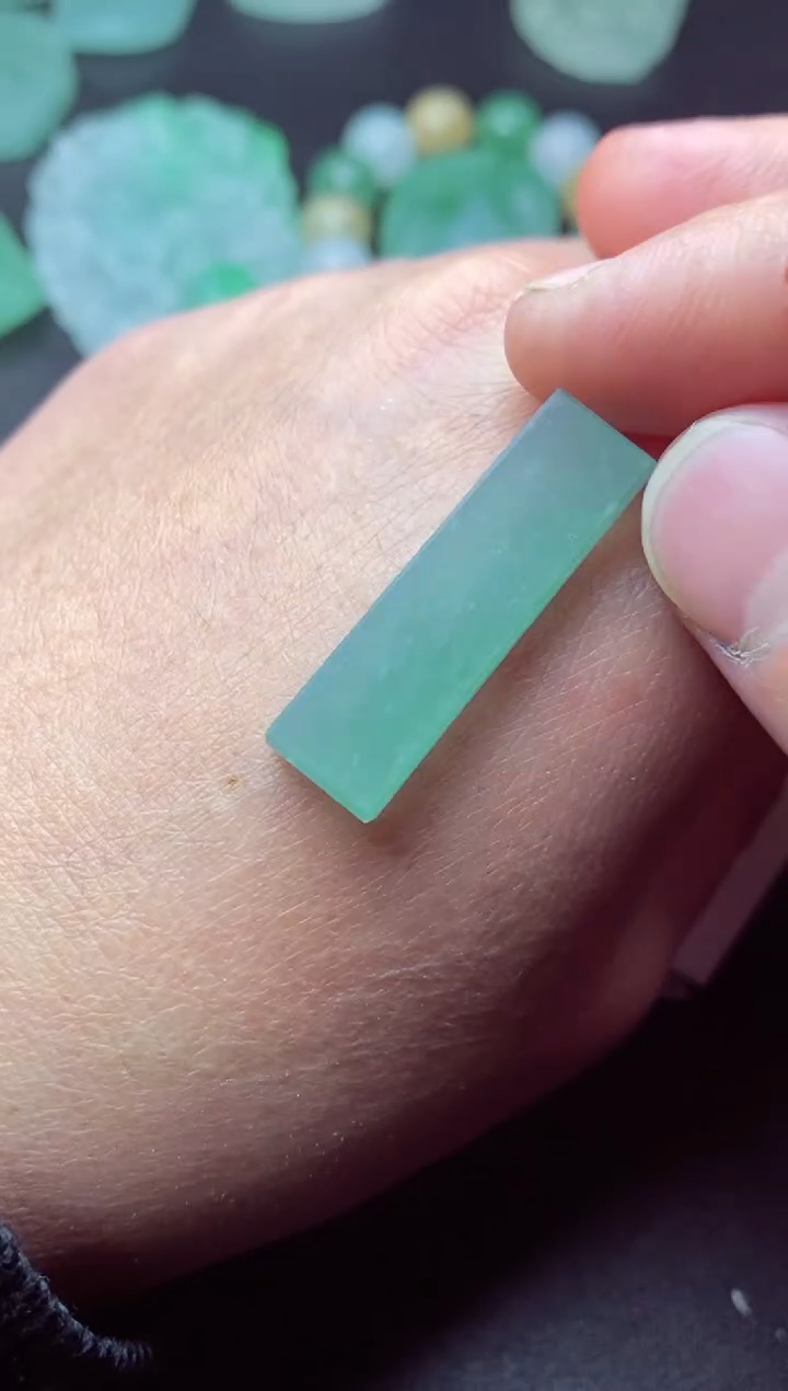 未镶嵌定制翡翠苹****蕉a货翡翠