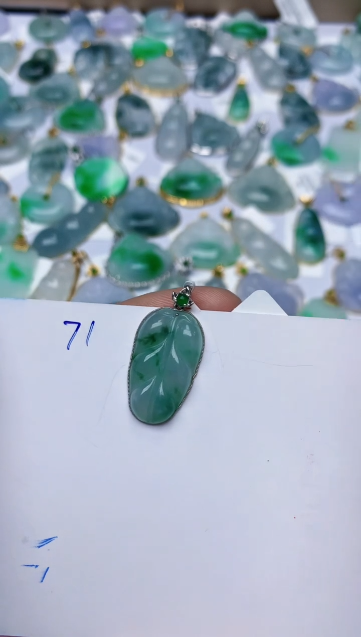 【闪购商品】翡翠颈饰18K金镶嵌天然翡翠A货    