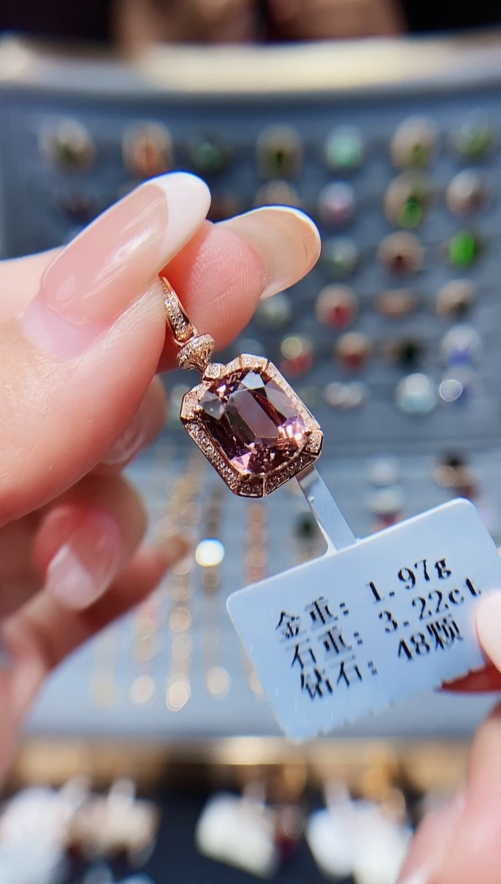 18K金镶嵌颈饰碧玺3.22.