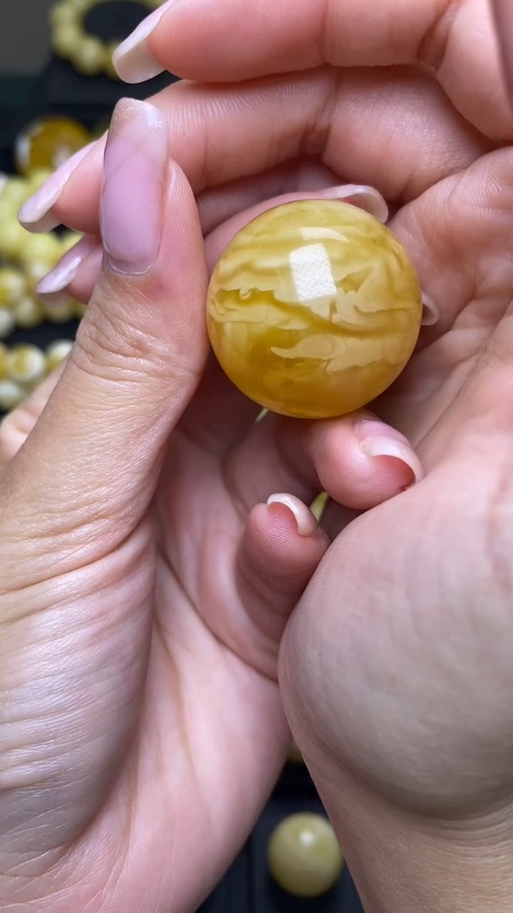 未镶嵌琥珀裸石葵. 83