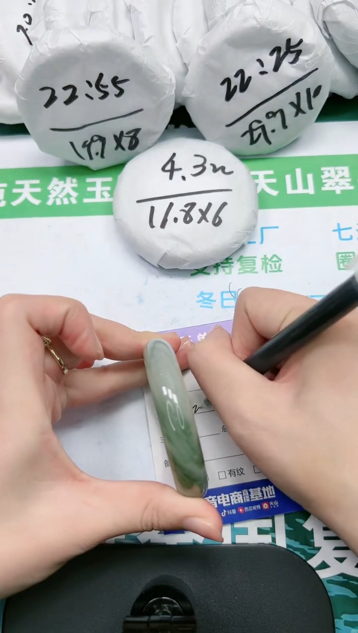 【闪购商品】石英质玉手镯未镶嵌K181-52