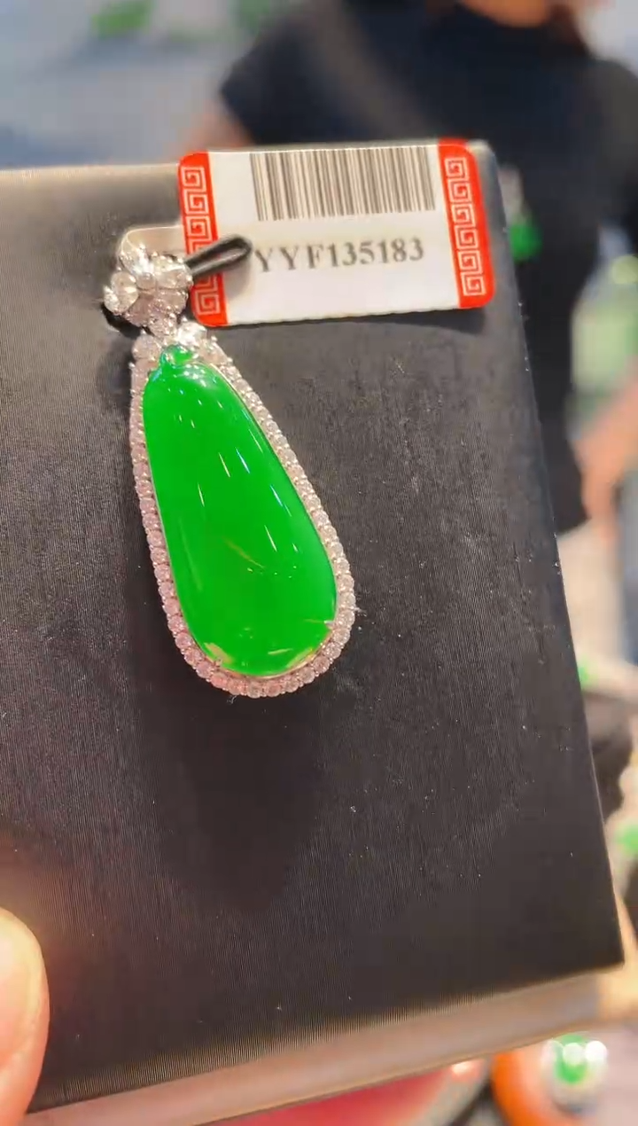 翡翠18K金镶嵌颈饰天然A货翡翠A70