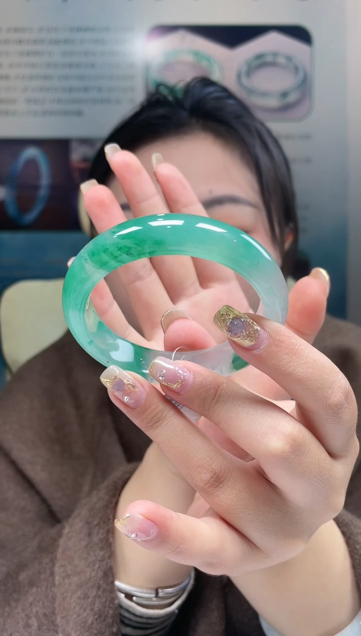 【闪购商品】石英质玉手镯未镶嵌非洲翠手镯多样性发货  