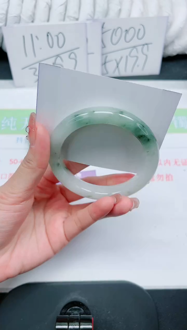 【闪购商品】石英质玉手镯未镶嵌56