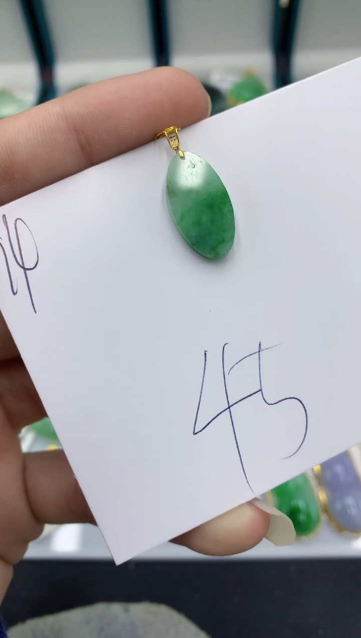 【闪购商品】翡翠颈饰18K金镶嵌翡翠