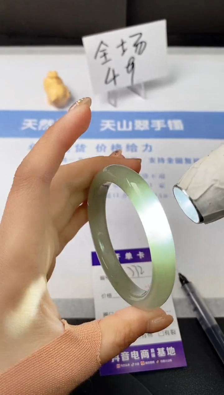 【闪购商品】石英质玉手镯未镶嵌s372-DC