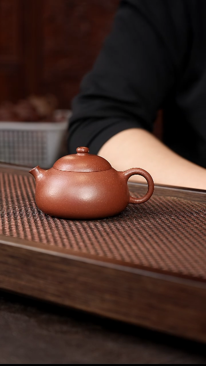 茶壶紫砂红降坡鱼跃