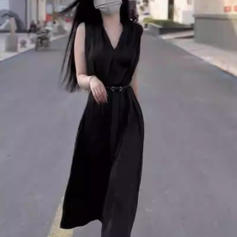 2025年夏季网红新款时尚连衣裙女气质名媛风V领无袖收腰显瘦长裙 