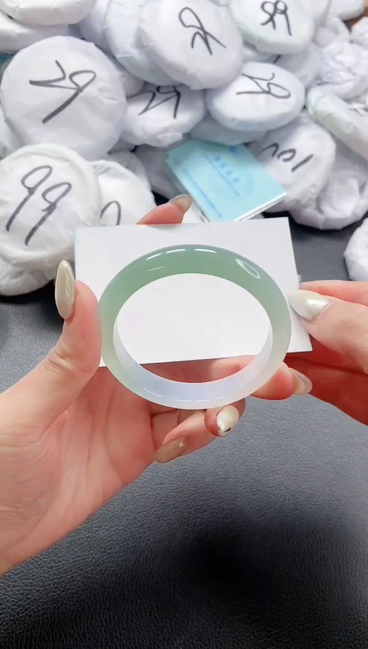 【闪购商品】石英质玉手镯未镶嵌 7L121-52