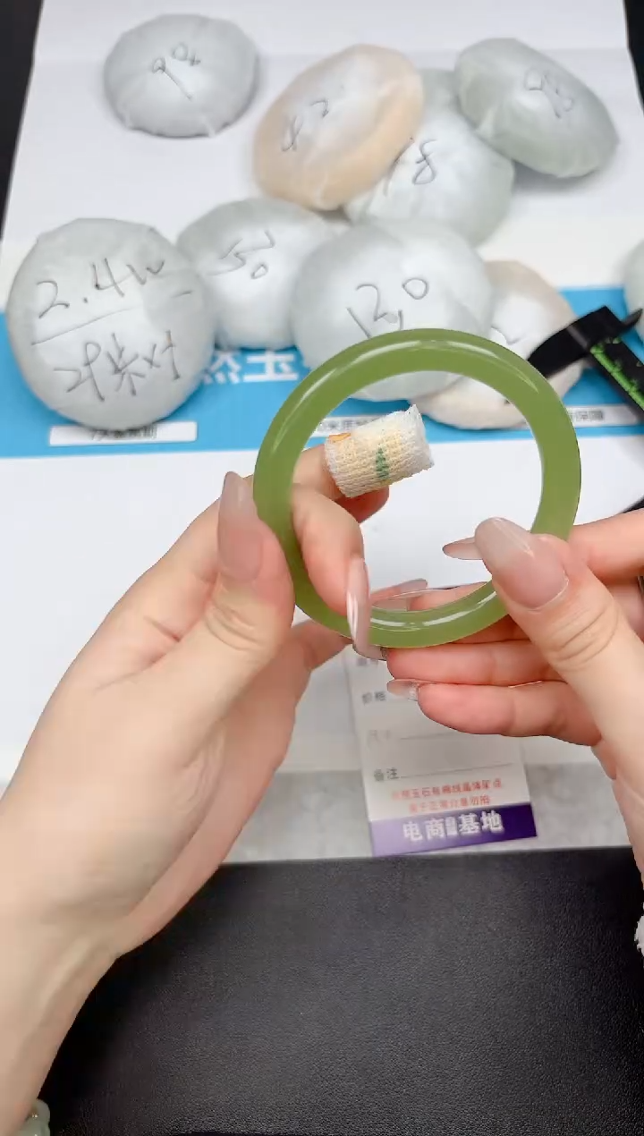 【闪购商品】石英质玉手镯未镶嵌105-56.7