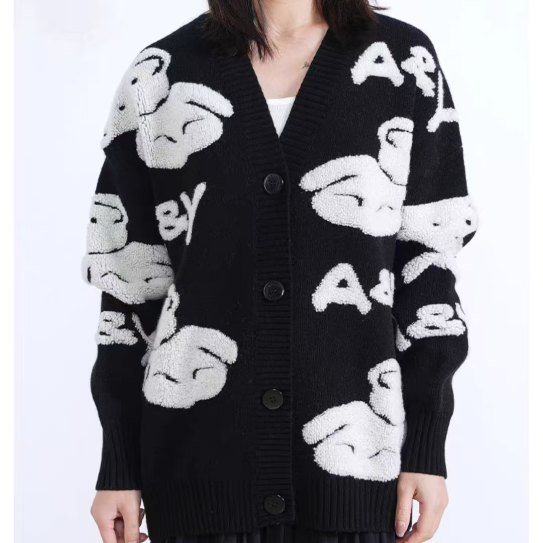 黑色绵羊毛针织开衫外套秋冬新款小熊字母提花宽松外搭慵懒风毛衣