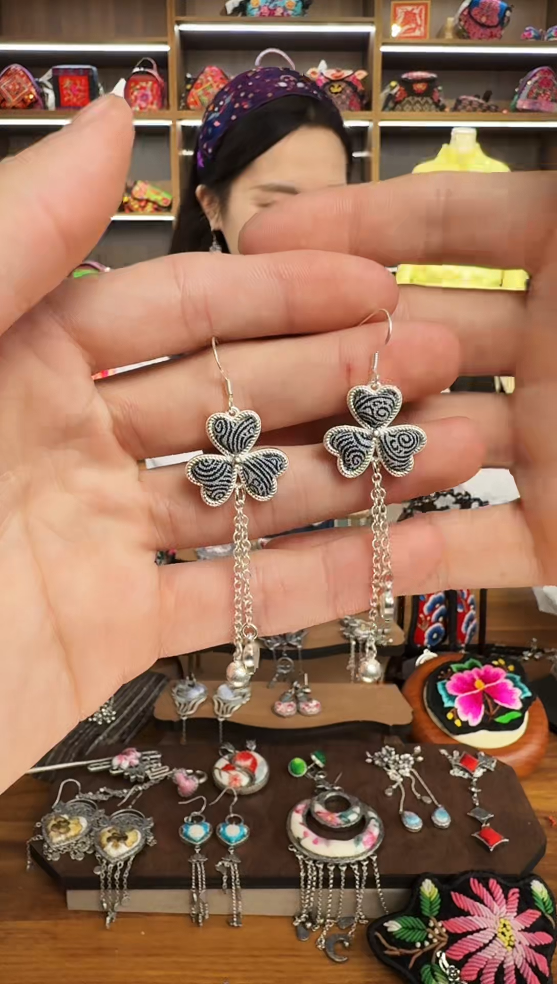 【闪购商品】织绣110蒙阿苏苗绣传承
