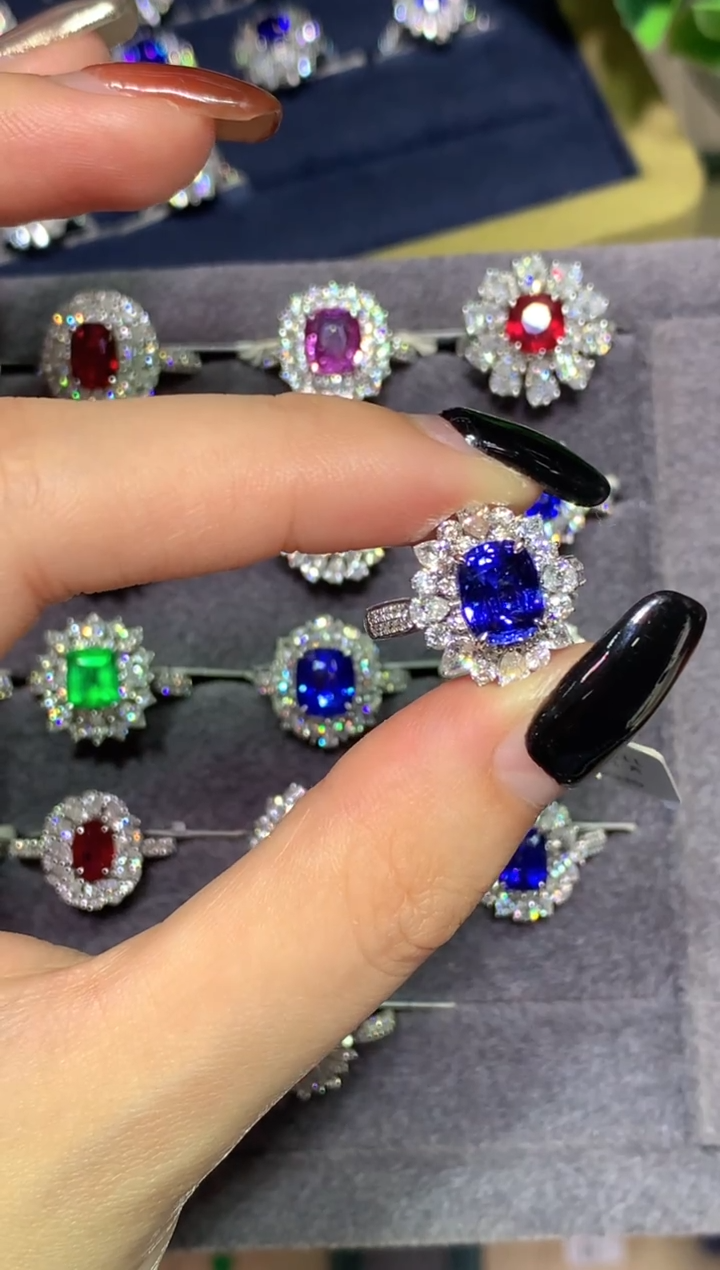 戒指蓝宝石18K金镶嵌2.65CT