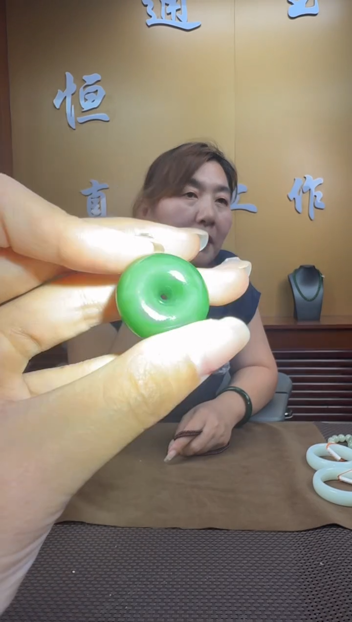 和田玉未镶嵌颈饰挂件