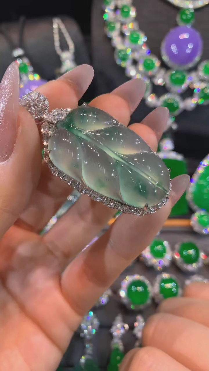 【闪购商品】翡翠吊坠(不含链)18K金镶嵌吊坠