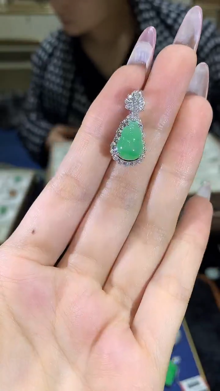 【闪购商品】翡翠吊坠(不含链)18K金镶嵌翡翠吊坠WXY