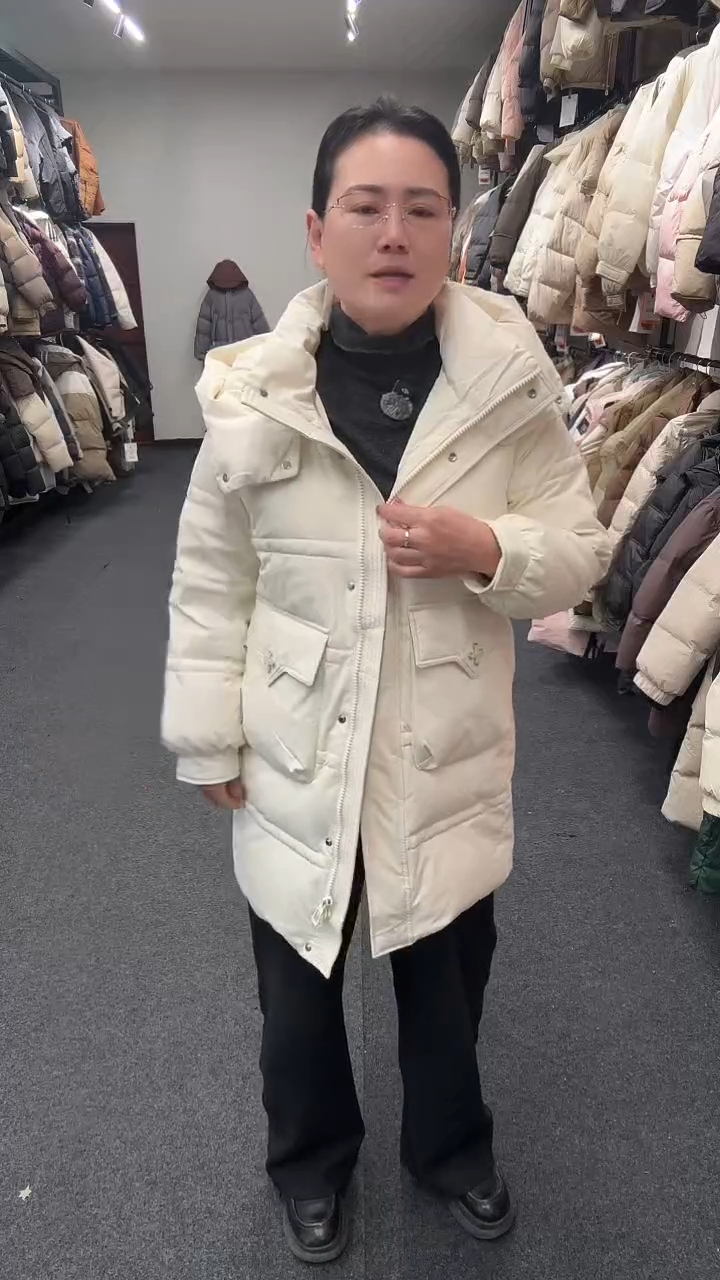 艾雨衣尚羽绒外套