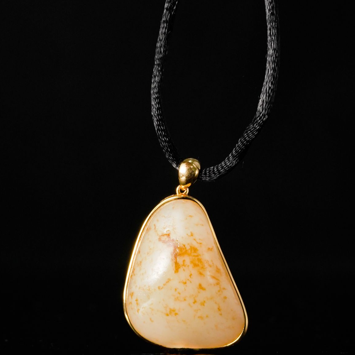 6.960克女士锁骨吊坠原石