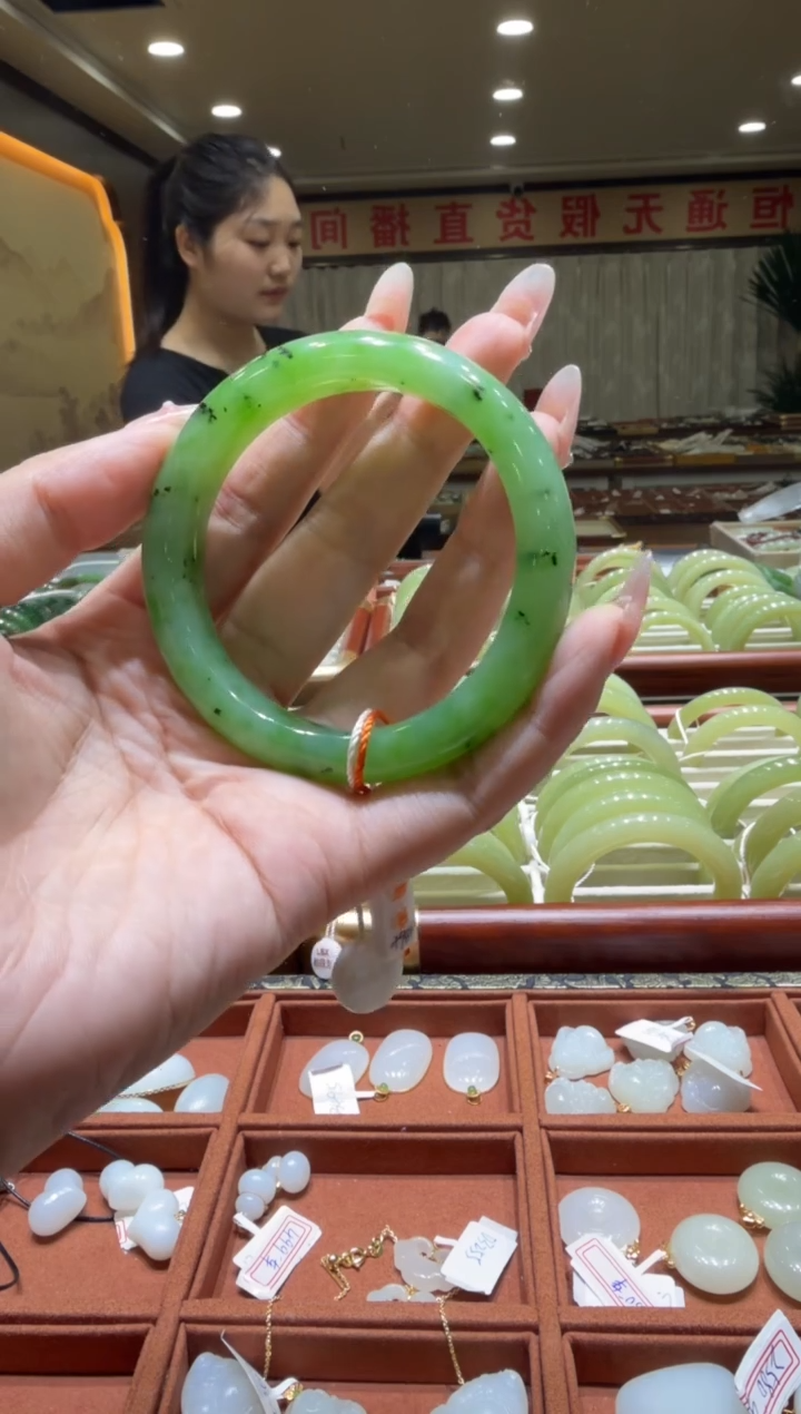 颈饰未镶嵌和田玉手镯58