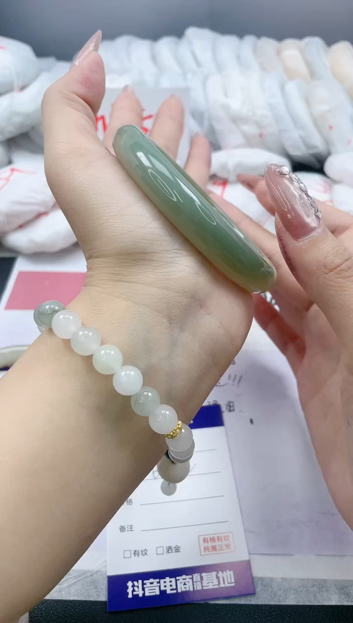 【闪购商品】石英质玉手镯未镶嵌276/64.2