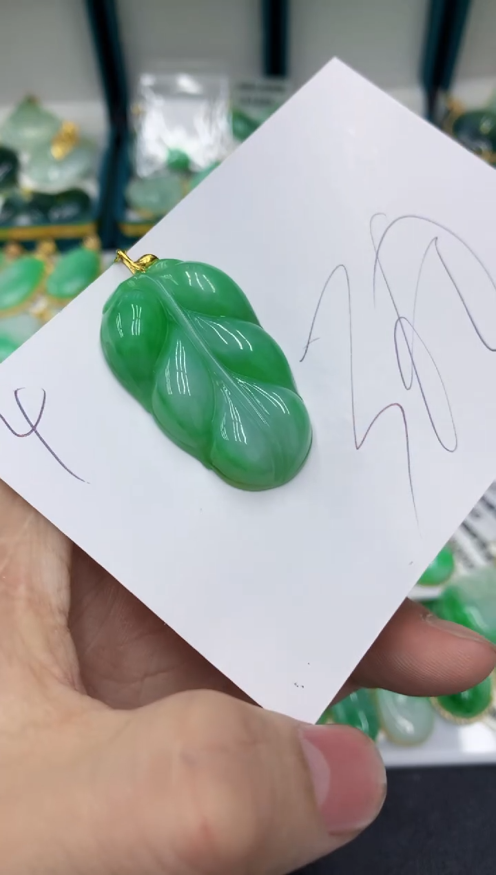 【闪购商品】翡翠颈饰18K金镶嵌号链接