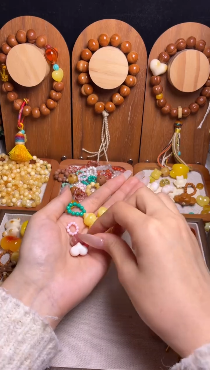 手串猴头核桃@****店配饰：小蜜心俏色葫芦吊坠粉贝跑环粉晶隔片