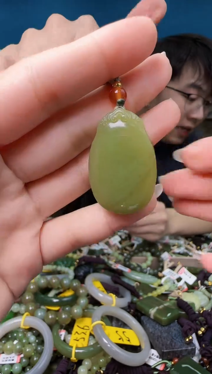 颈饰未镶嵌和田玉1