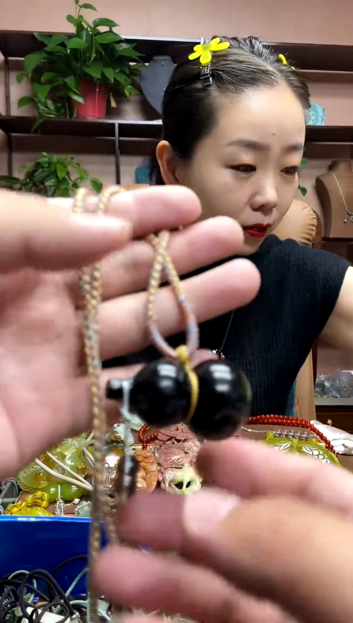 未镶嵌岫玉吊坠`1