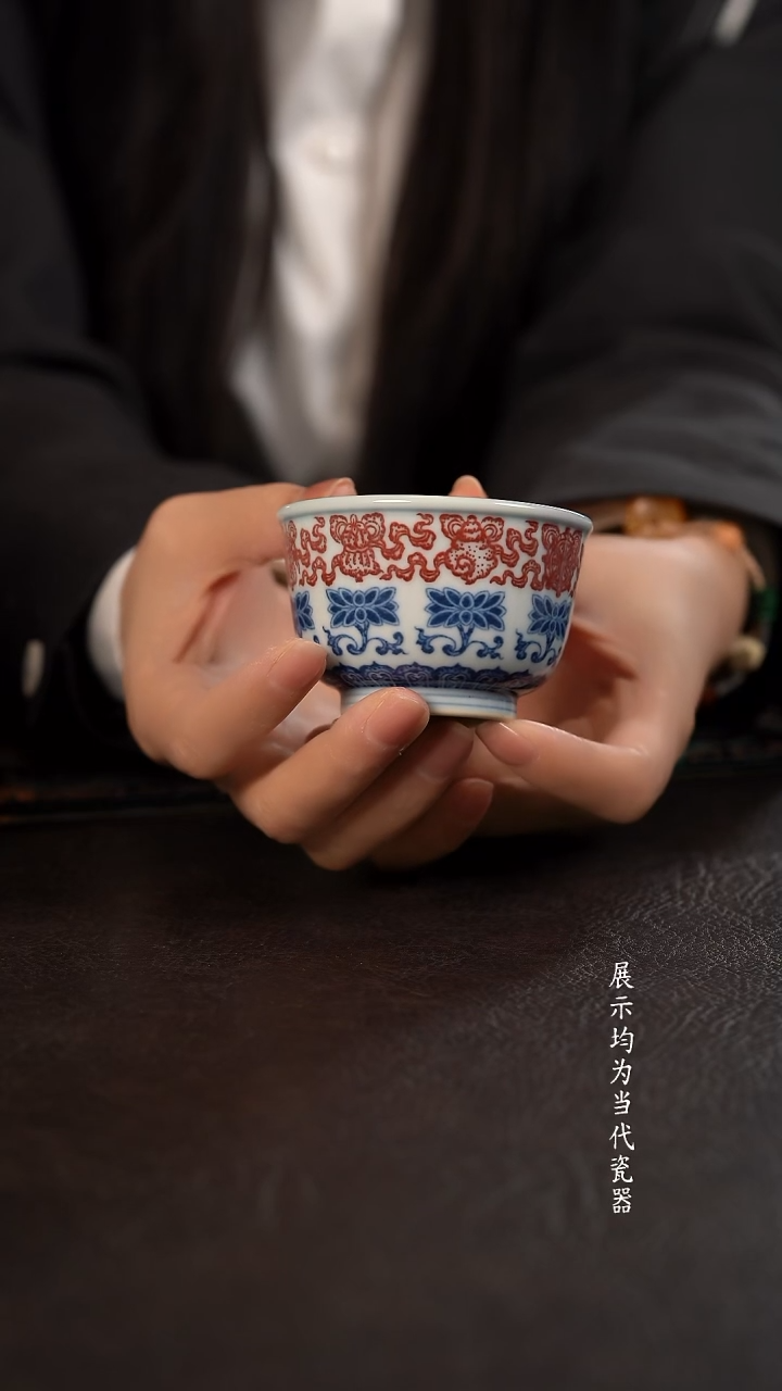 贵红窑青花釉里红莲托八宝直口杯