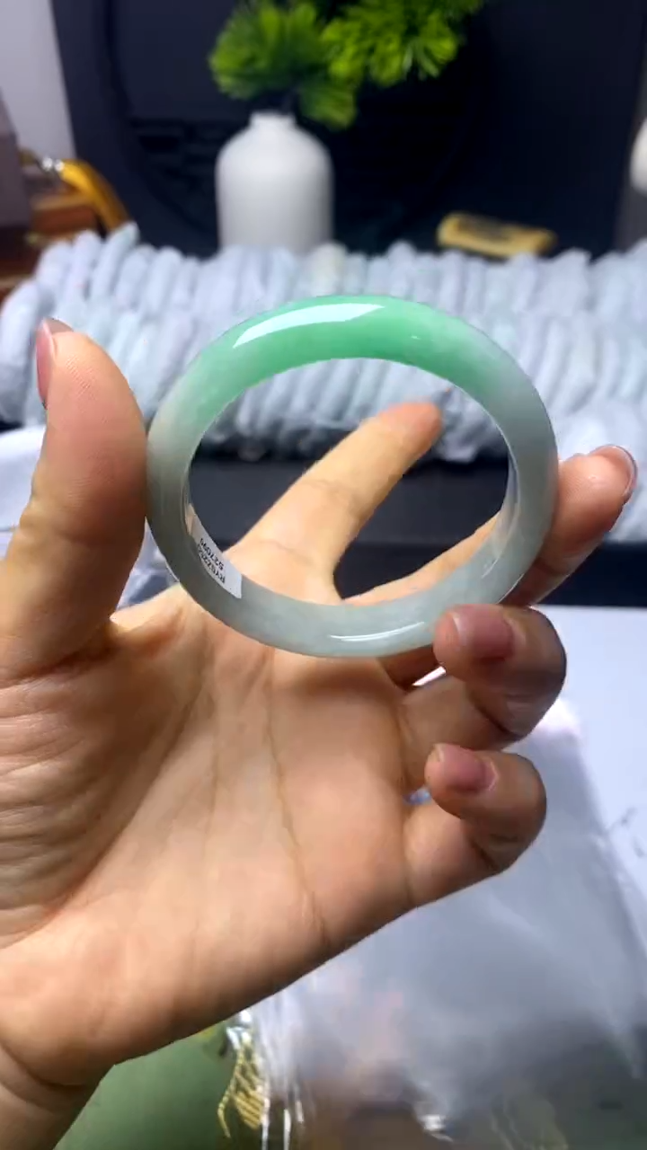 时尚女款缅料手镯95